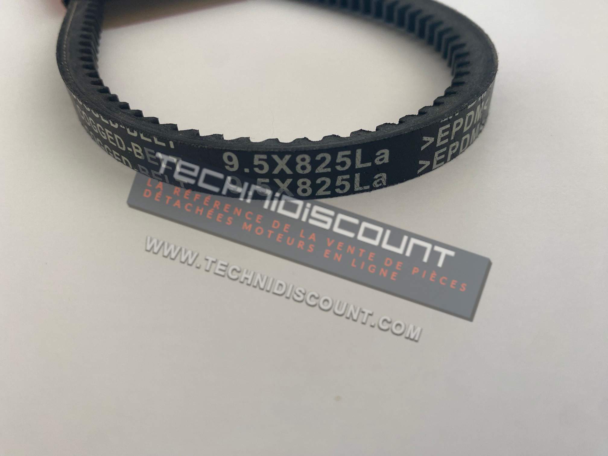 Courroie alternateur EPCOUR460 / 10KSM825  KSH COGGED-BELT 9.5X825La >EPDM< - Courroie 825mm AIXAM KUBOTA Z402 Z482