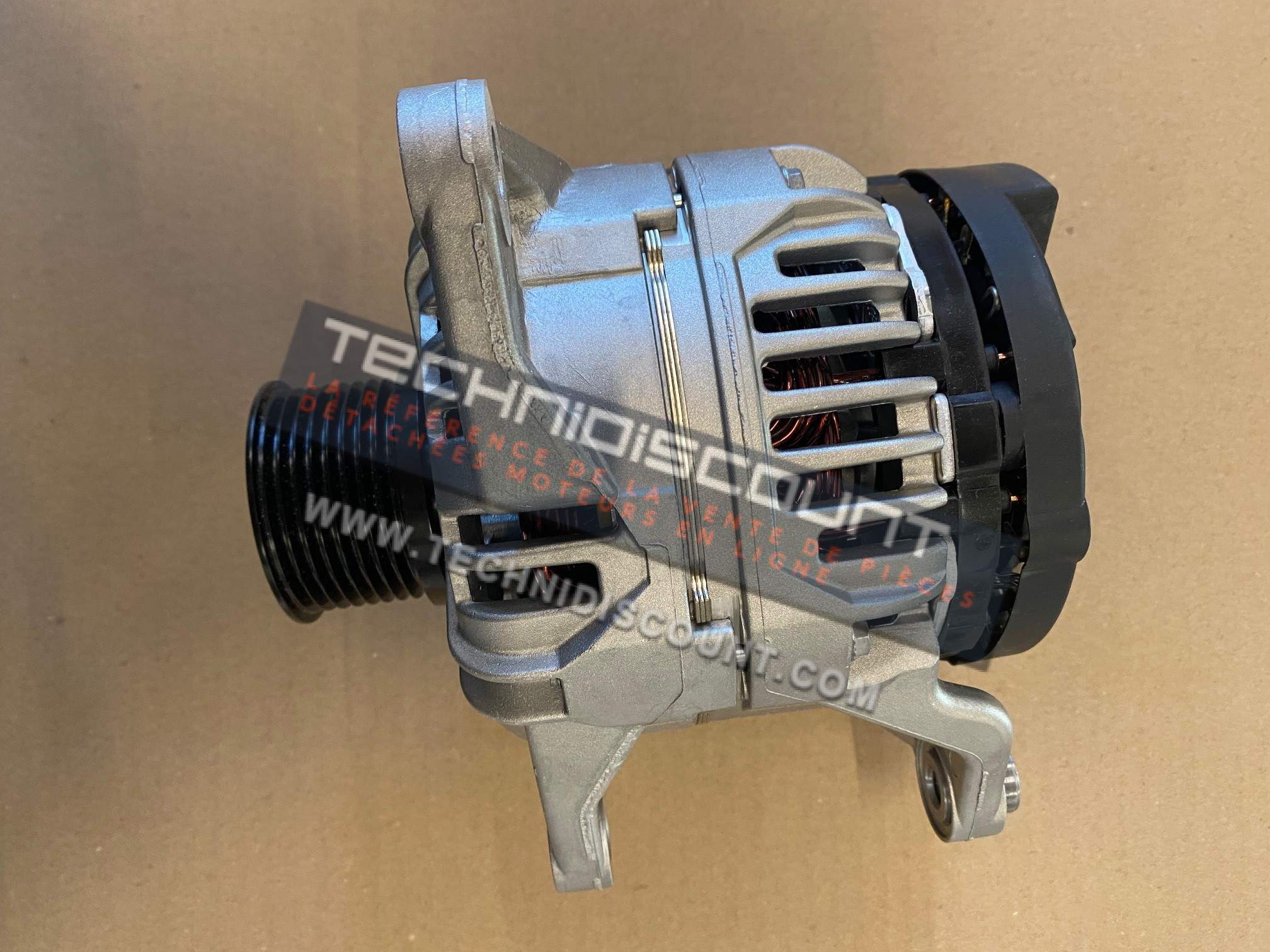 Alternateur IVECO 90A BOSCH SEG 0124325052 FPT 504225814 / 38522314F Chrysler  38522341F VM Motori  504225814 Iveco