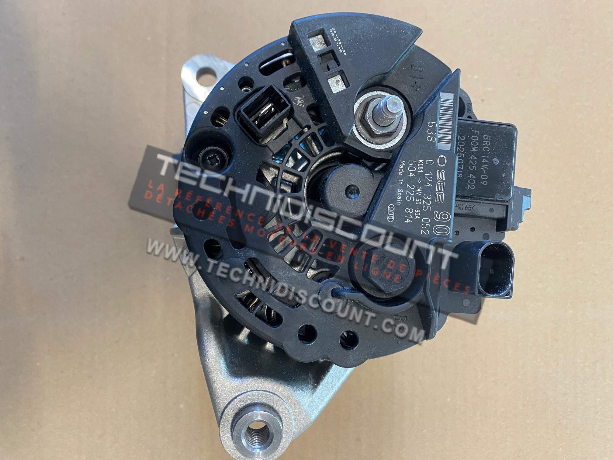 Alternateur IVECO 90A BOSCH SEG 0124325052 FPT 504225814 / 38522314F Chrysler  38522341F VM Motori  504225814 Iveco