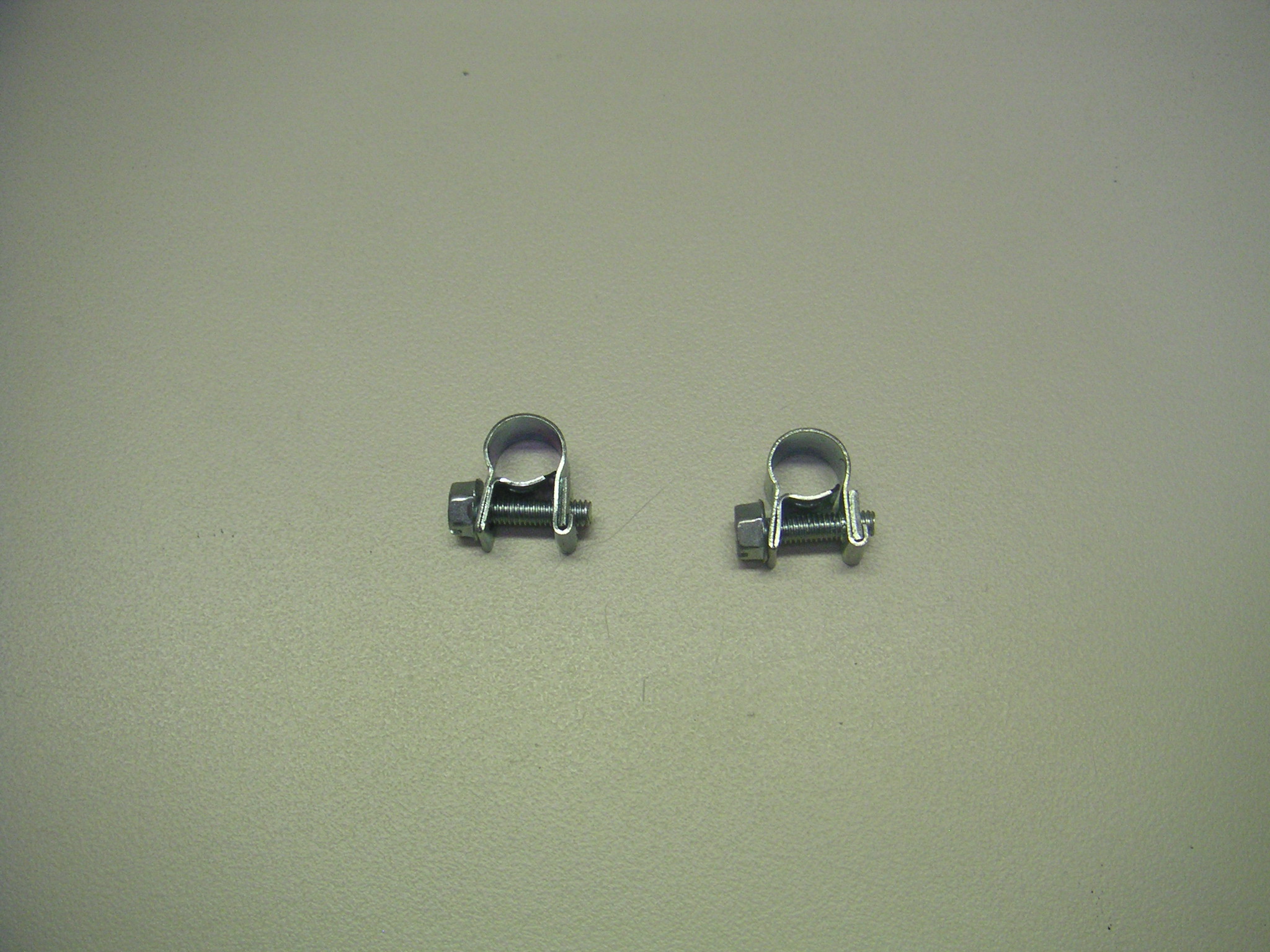 Clips for fuel pipes and miscellaneous applications ø11ø13